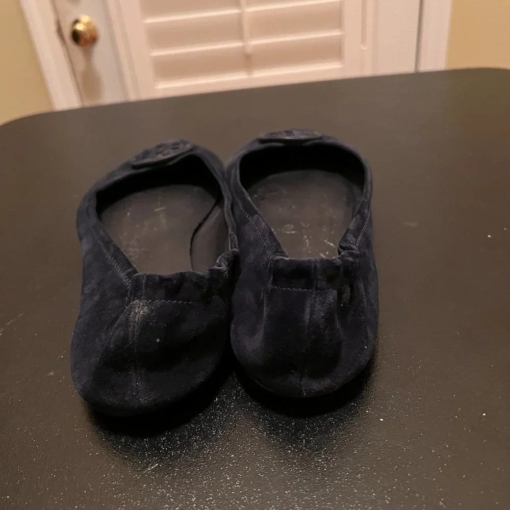 Tory Burch size 9.5 navy suede flats